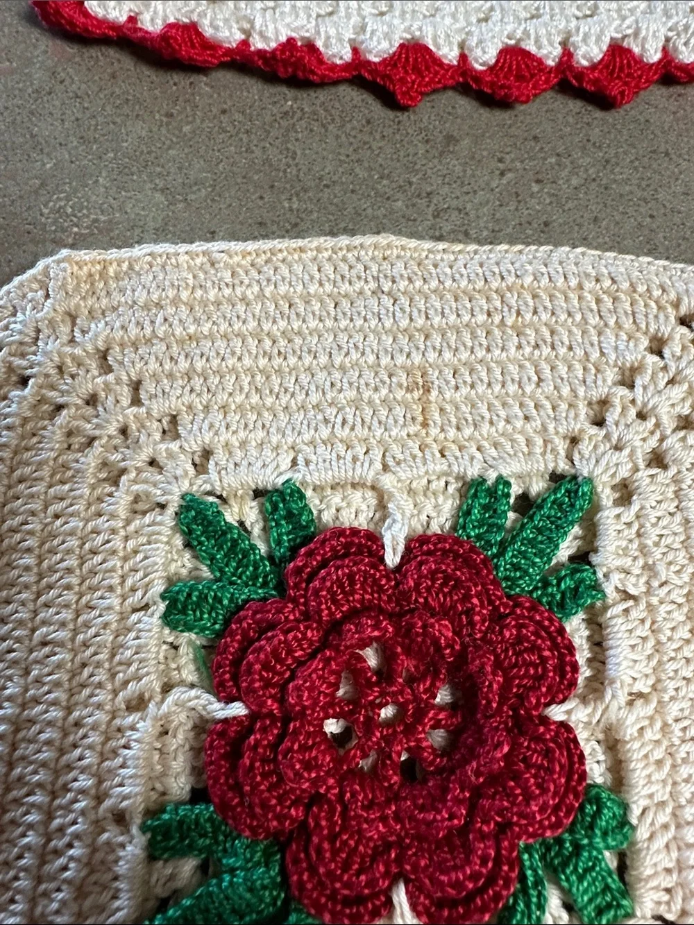 Vintage 4-Piece Handmade Crochet Potholder Set 3D Red Roses Granny Square